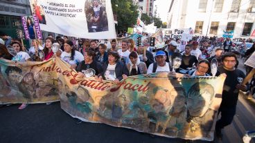 Familiares de las víctimas del "gatillo fácil" marcharon hacia la delegación local de Gobernación.