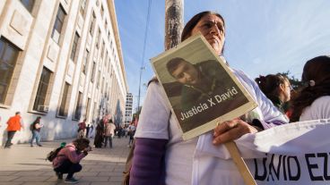 Familiares de las víctimas del "gatillo fácil" marcharon hacia la delegación local de Gobernación.