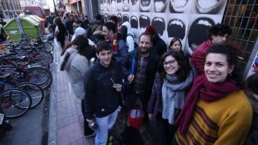 Mucha juventud entre los seguidores de Charly.