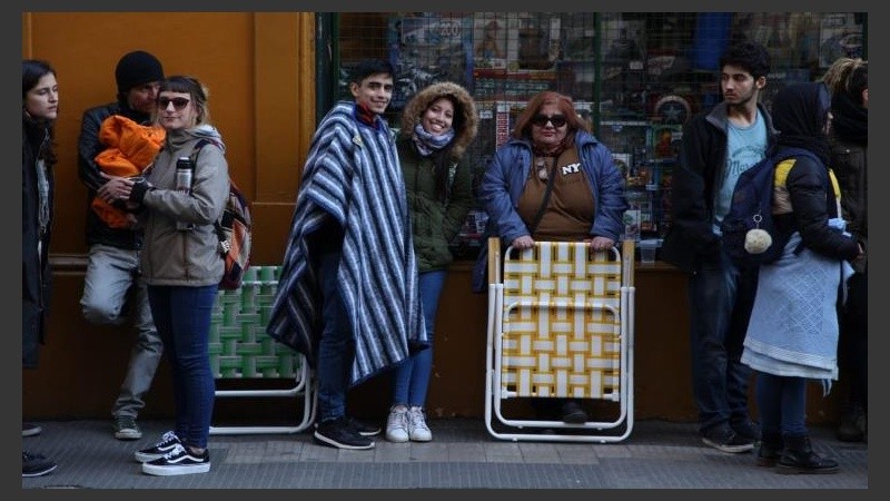 Mucha juventud entre los seguidores de Charly. 
