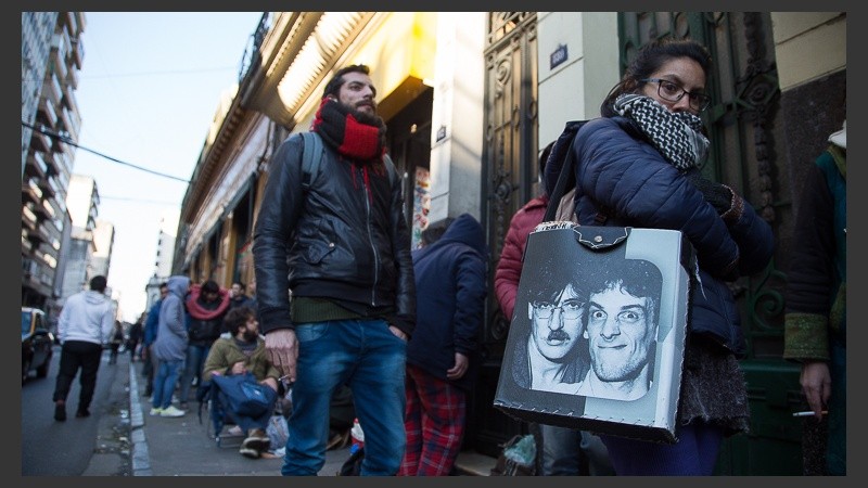 Desde temprano, cientos de rosarinos trataban de conseguir una entrada para ver a Charly García.