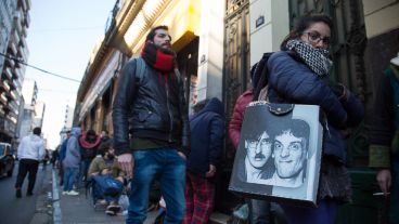 Desde temprano, cientos de rosarinos trataban de conseguir una entrada para ver a Charly García.