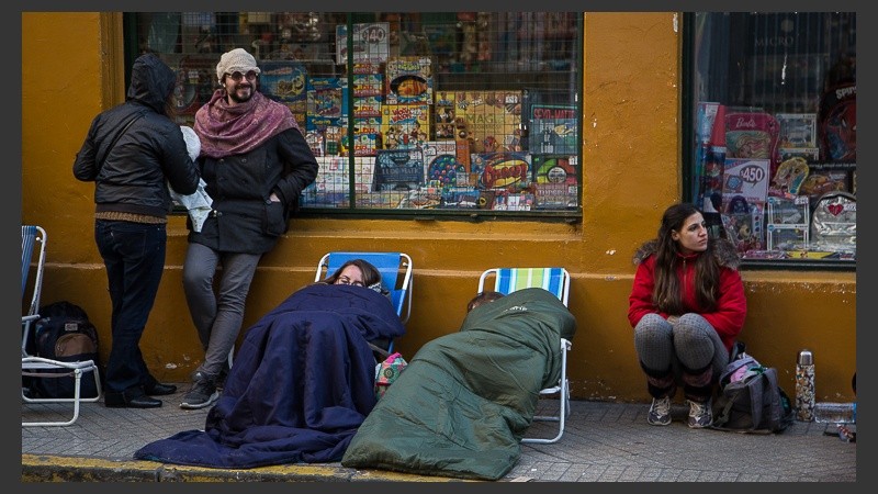 Desde temprano, cientos de rosarinos trataban de conseguir una entrada para ver a Charly García.
