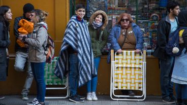 Desde temprano, cientos de rosarinos trataban de conseguir una entrada para ver a Charly García.