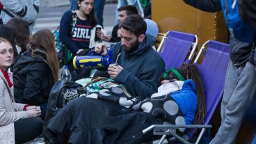 Desde temprano, cientos de rosarinos trataban de conseguir una entrada para ver a Charly García.