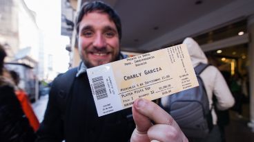 Desde temprano, cientos de rosarinos trataban de conseguir una entrada para ver a Charly García.