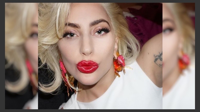 Lady Gaga, al natural y lookeada.