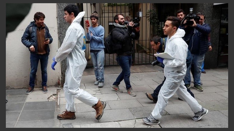 Imagen del allanamiento del departamento porteño de Cristina. 