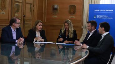 Las partes que firmaron el acuerdo.