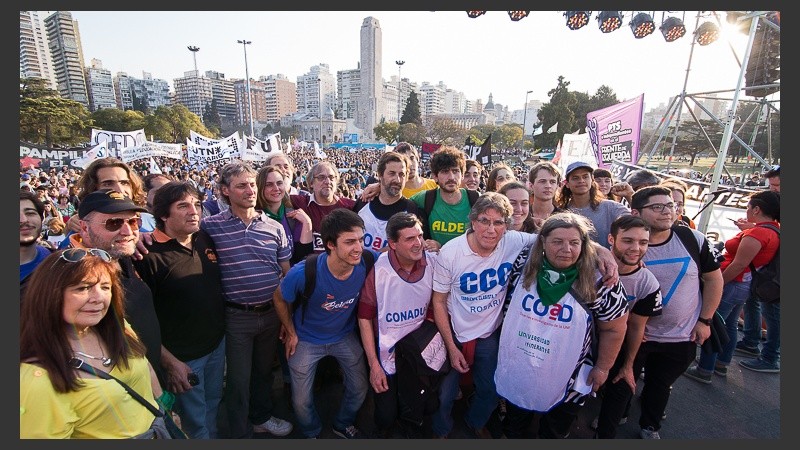 Gremios y organizaciones apoyaron la marcha.