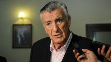 Para Gioja la política económica "hace agua".