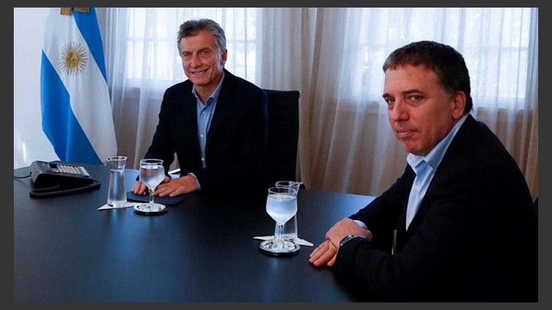 Macri define las medidas a implementar. Dujovne viajará a renegociar con el FMI.