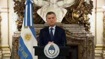 Macri habló primero, después Dujovne.