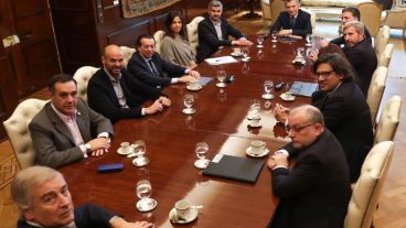 Los ministros que quedan, junto al presidente Macri.