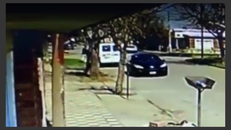 El ataque a balazos en Capitán Bermúdez quedó registrado.