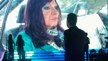 Marcelo TInelli seguía con atención el sketch que protagonizó con Martín Bossi para la apertura de "ShowMatch".