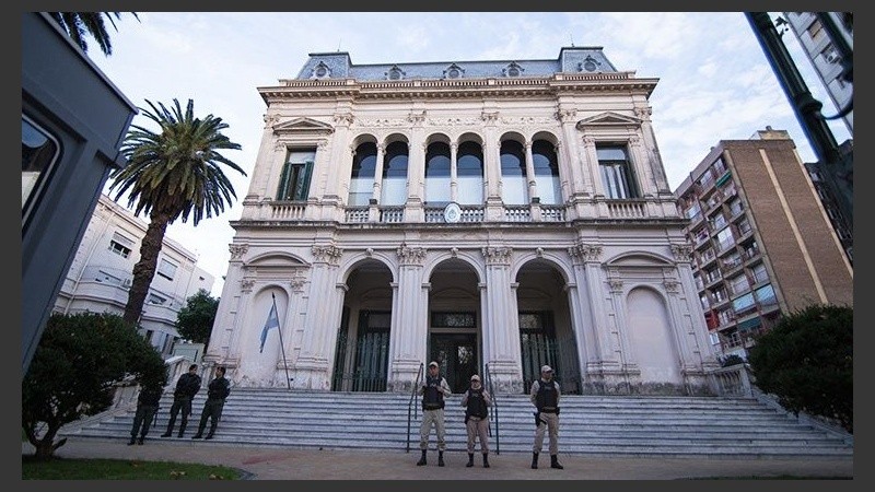 El edificio de Oroño 940, entre escuelas y sanatorios.