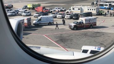 Foto que tomó uno de los pasajeros desde adentro del avión.