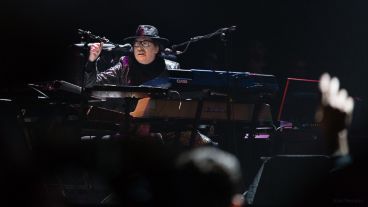 “No tenemos cortinero, no tenemos dólares, no tenemos nada”, lanzó García desde el escenario.