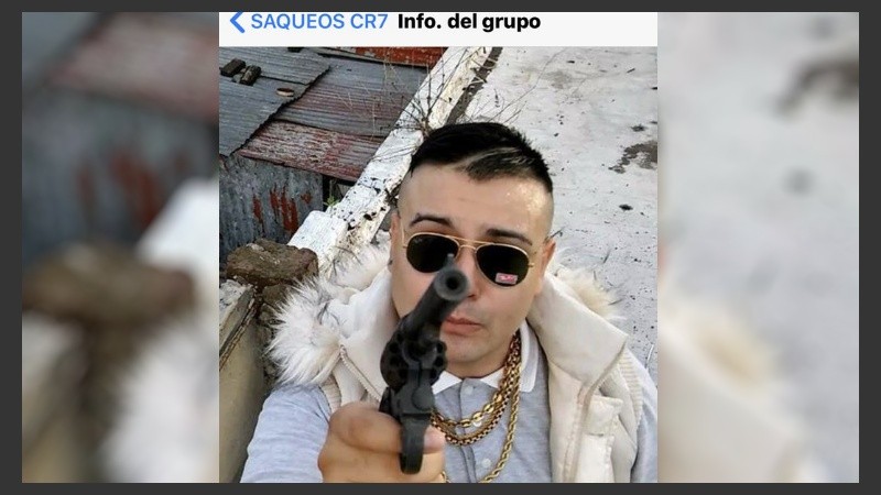 El rapero amenazó al relator de fútbol de ir a buscarlo si no borraba la imagen subida.