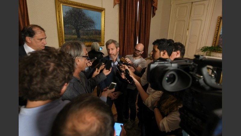 El ministro Frigerio al término de la reunión.