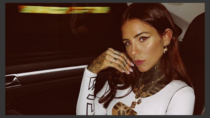 La canción habla sobre los prejuicios.