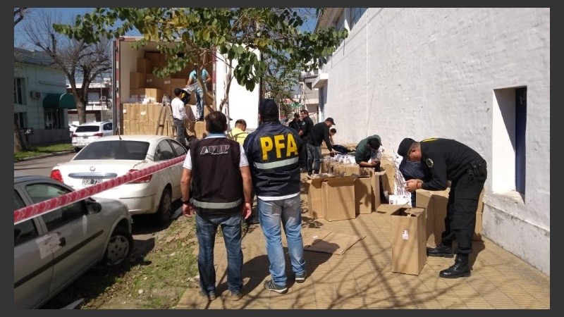 El secuestro del camión cargado de cigarrillos de contrabando. 