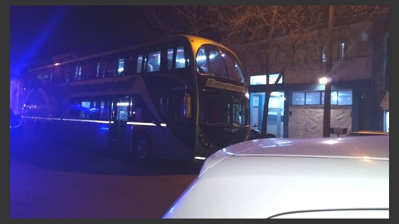 El micro fue interceptado por policías de la subcomisaría 11ª de Fighiera.