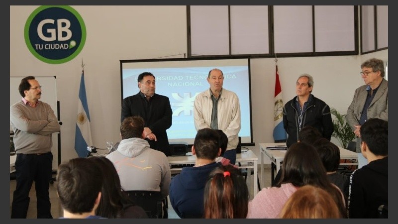 Autoridades de Baigorria y de la UTN.