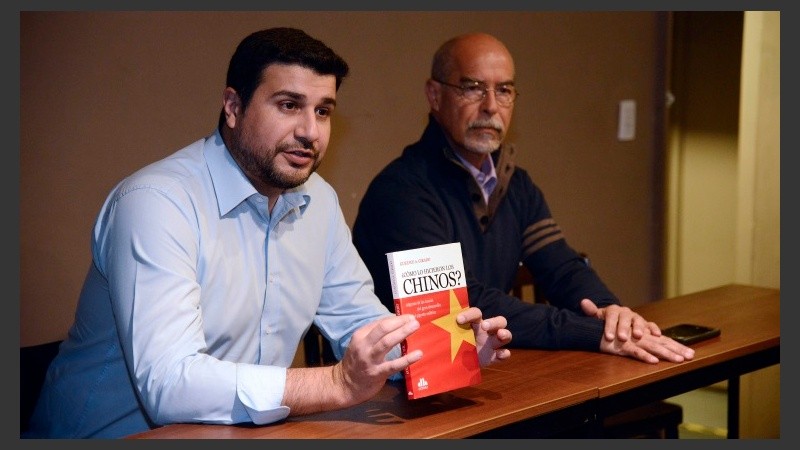 Marcos Cleri y el autor del libro, Gustavo Girado.
