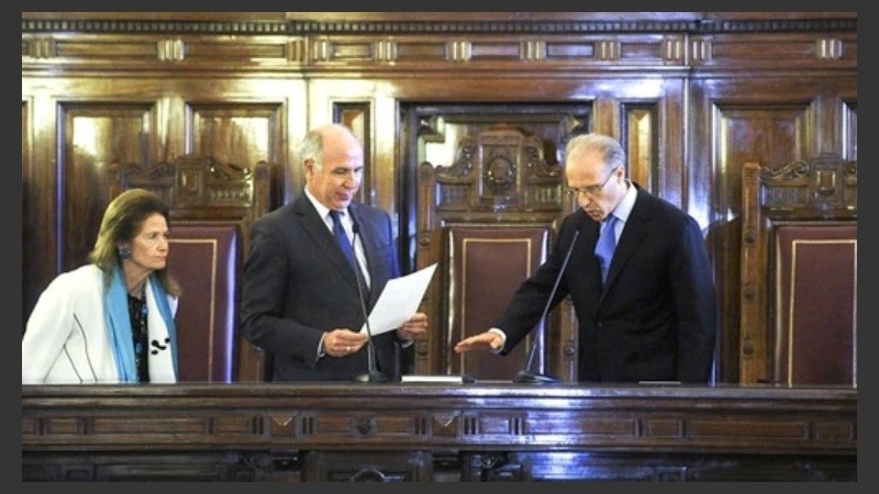 Lorenzetti toma juramento a Rosenkrantz, que ahora será el titular del tribunal.