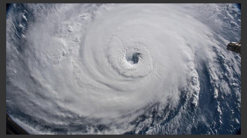 El huracán va perdiendo intensidad.