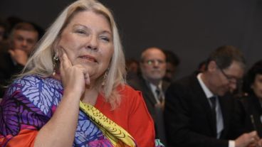 La diputada Carrió dijo que durante la presentación de "Sinceramente" vio un documental en su casa.