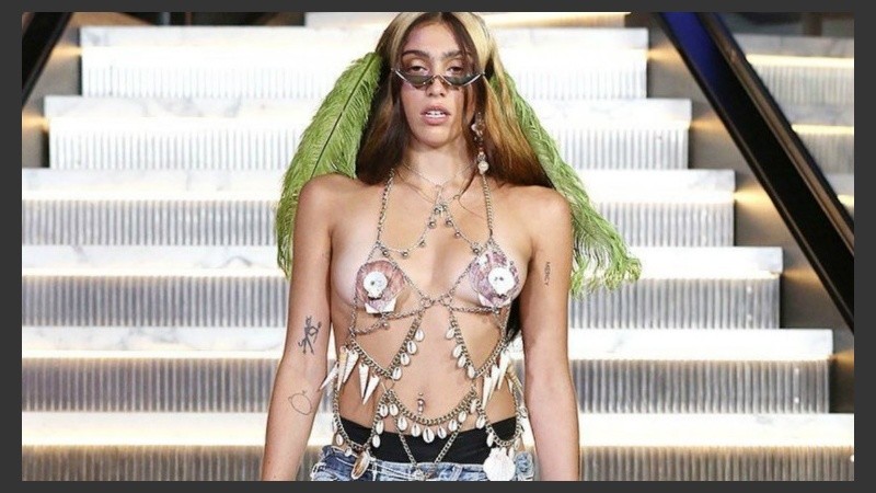 Lourdes, fiel a su estilo rebelde que heredó de su madre, hizo caso omiso a las críticas.