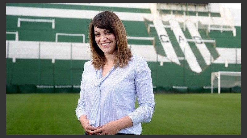 Lucía Barbuto en la cancha de Banfield. 