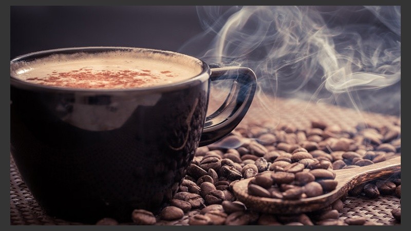 El café italiano se caracteriza por la alta presión, elevada temperatura del agua y la ausencia de filtros.