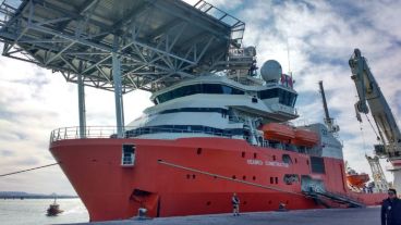 El buque estadounidense que dio con los restos del ARA San Juan.