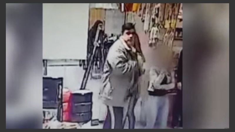 Marcelo Javier L. fue atacado por testigos del robo en Rivarola al 6700.