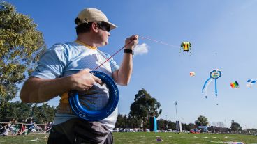 Una buena jornada para remontar el barrilete en el parque.