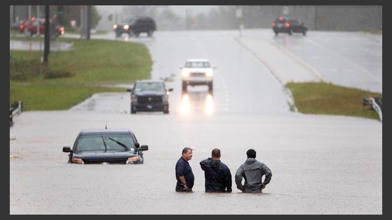 Aumentan las víctimas del ciclón en las costas de Estados Unidos.