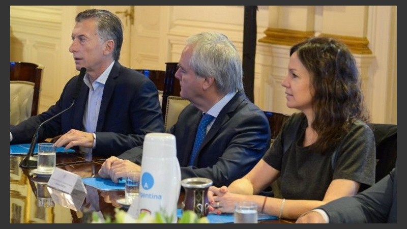 Stanley (derecha) destacó las partidas presupuestarias para programas sociales.