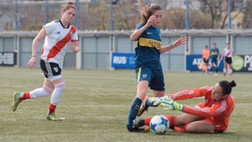 La terrible patada de la arquera sobre el tobillo de Bianca Recanati.