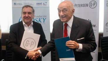 Las fundaciones firmaron el convenio con Lino Barañao.