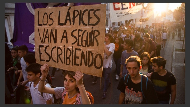 Estudiantes movilizados este lunes por la tarde.
