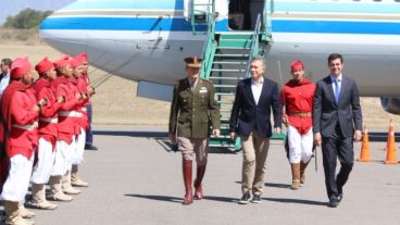 Macri arriba al aeropuerto de Salta este miércoles a la mañana.