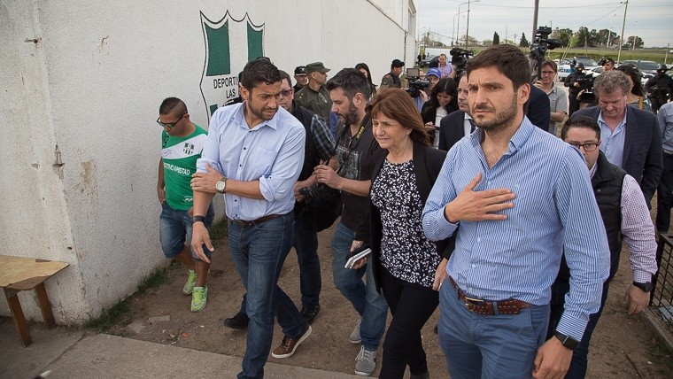 Bullrich junto al ministro Pullaro en la zona sur de Rosario.