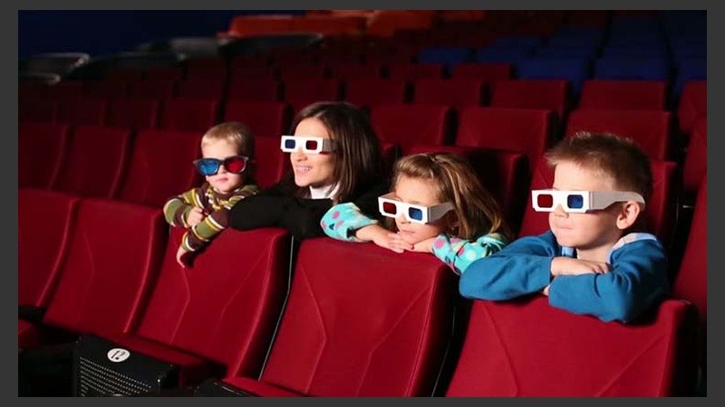 Las películas de ficción son ideales para fomentar el análisis y el pensamiento crítico de los chicos.