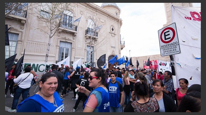 Organizaciones barriales se movilizaron al Concejo. 