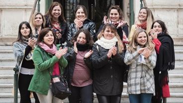 Las madres celebran el fallo de la Justicia Federal de Rosario.