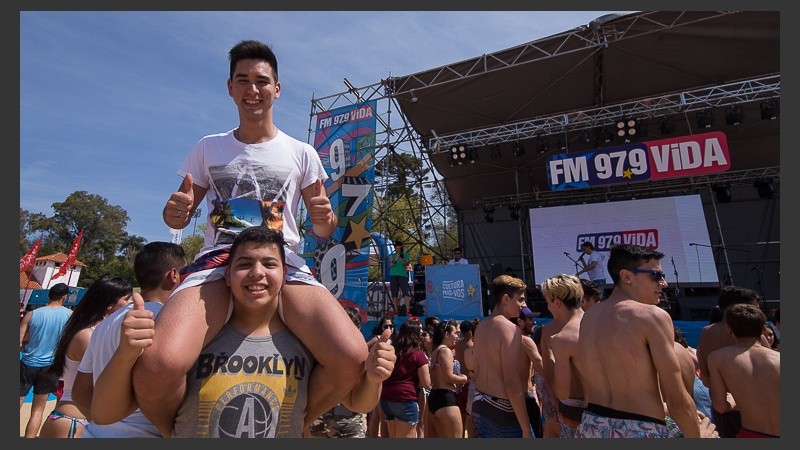 Los jóvenes aprovecharon el lindo día de sol.